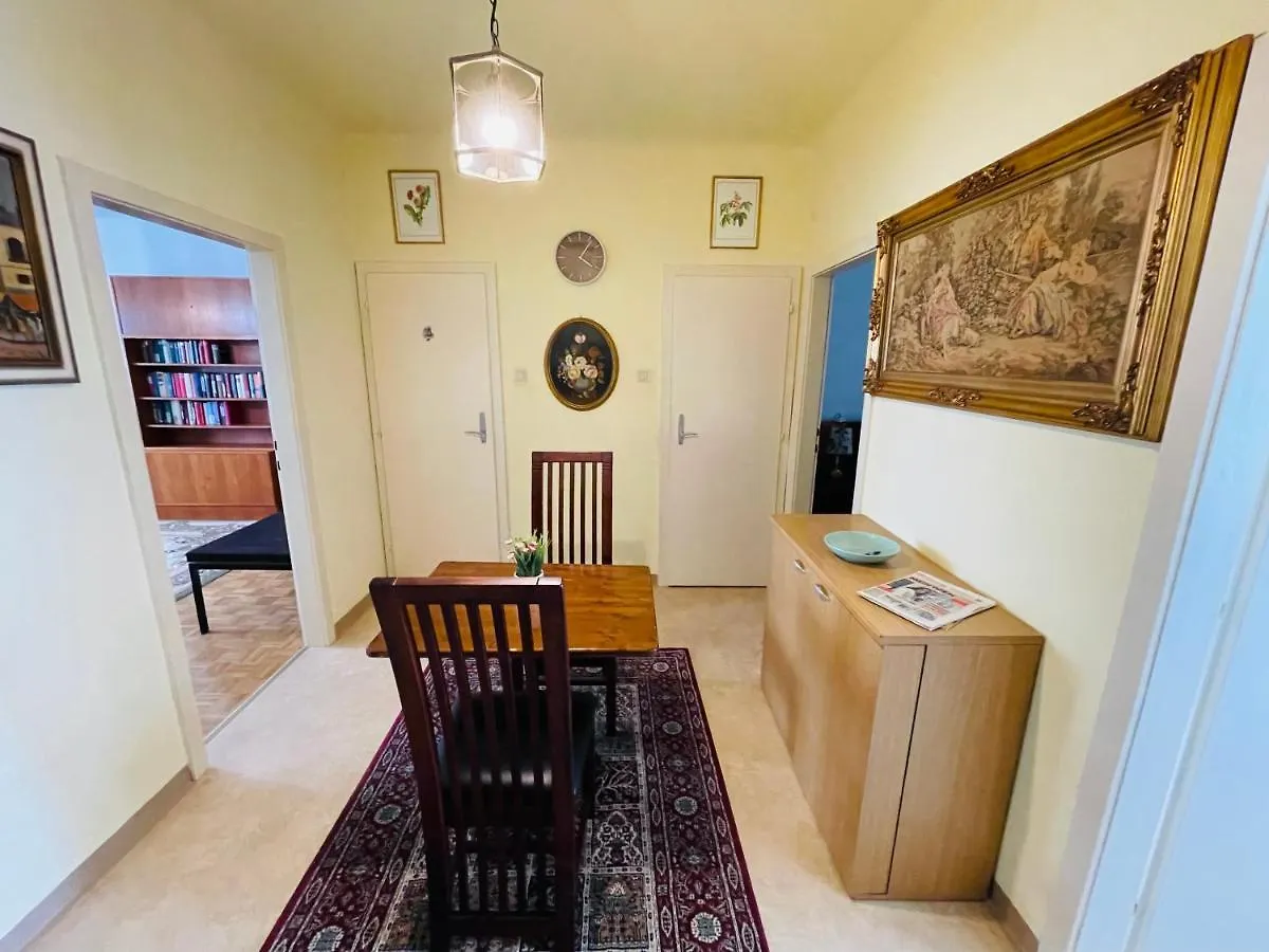 Pilgramgasse U4 - City Center Location Viyana Avusturya